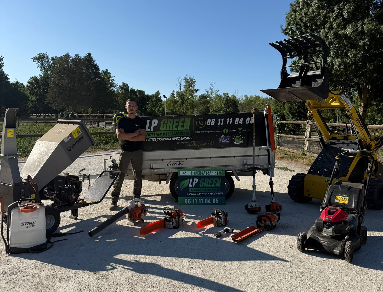 Pierre et le matériel LP Green : broyeur, chargeur compact, tronçonneuses et tondeuse